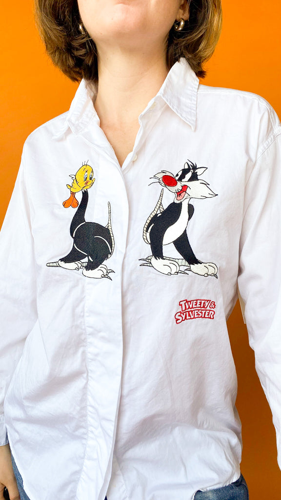1990s Tweety & Sylvester Embroidered illusion Shirt, sz. M/L