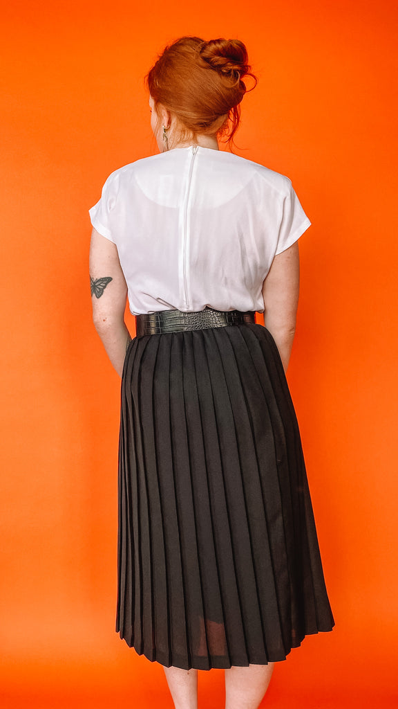 1980s Black and White Pleated Dress, sz. M/L
