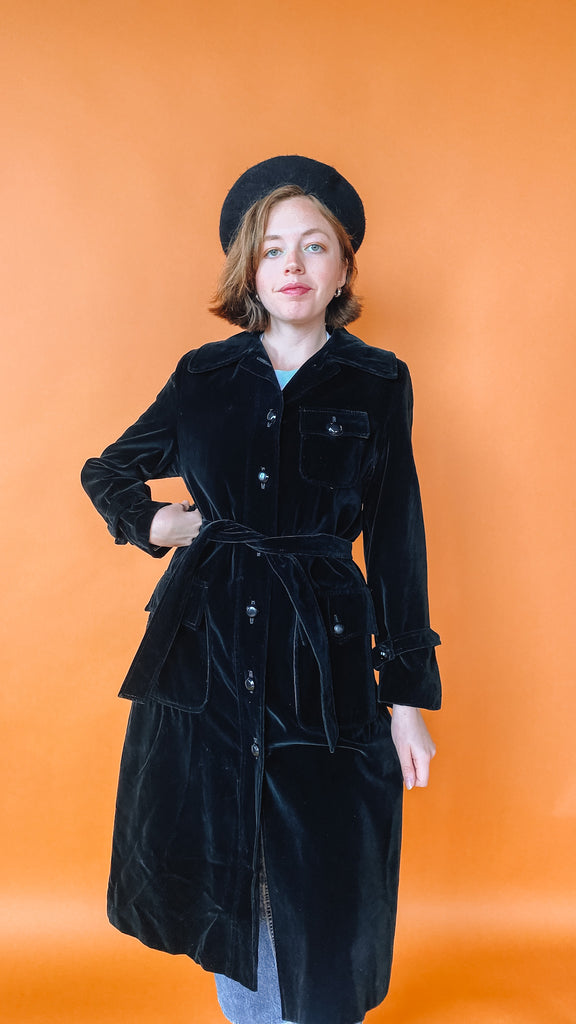 1970s Black Velvet Coat, sz. M