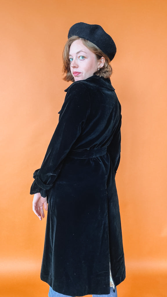 1970s Black Velvet Coat, sz. M