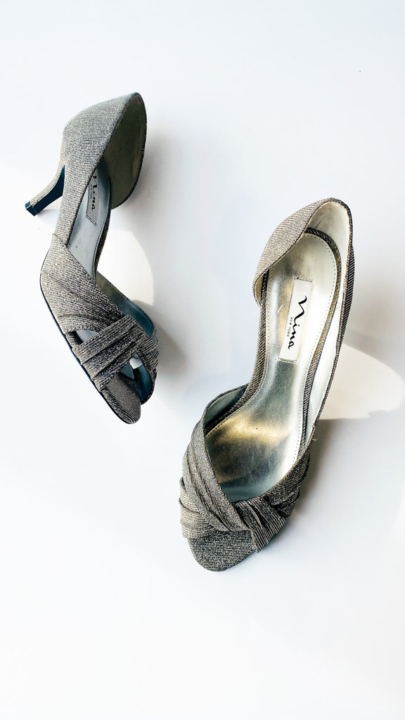 Nina Metallic Silver Peep-toe Heels, sz. 10