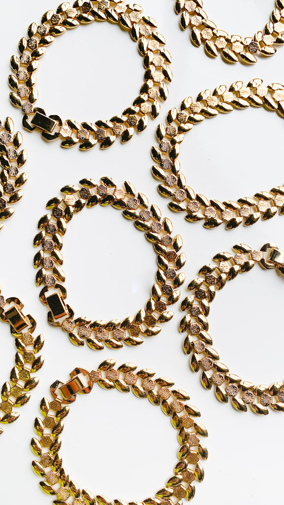 Gold Stem Leaf Chainlink Bracelet