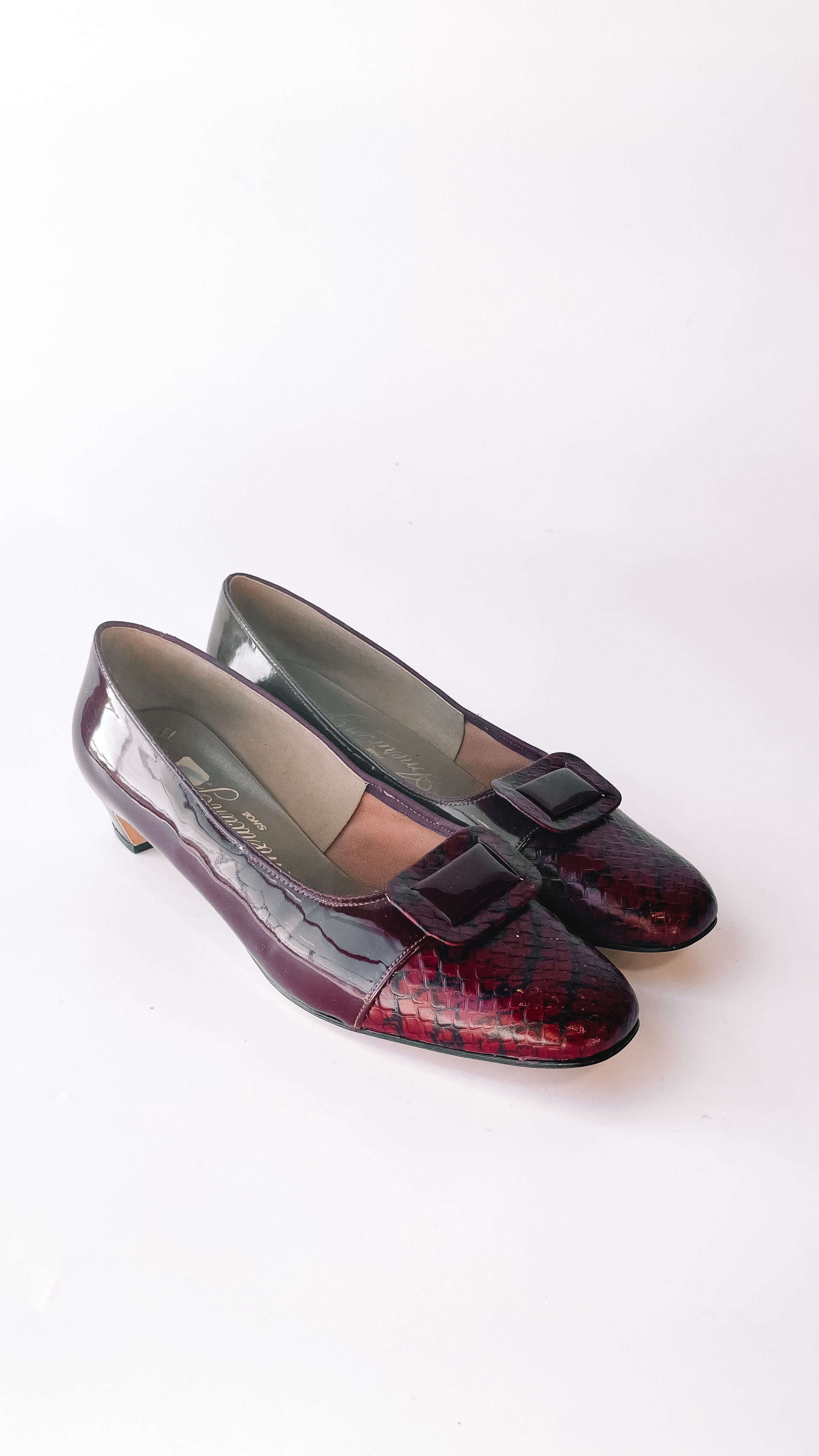 Burgundy on sale snakeskin heels