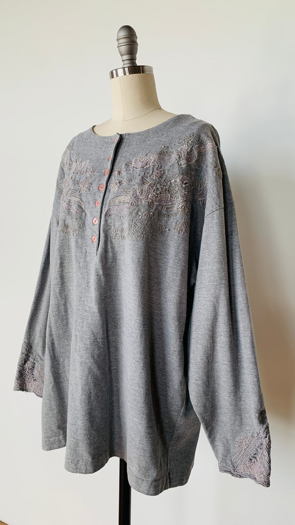 1990s Gray embroidered cozy top, sz. L